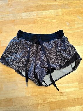 Lululemon shorts size 4